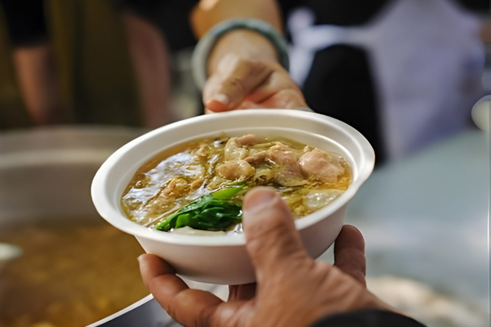 Un piatto, un sorriso: cibo e comunità